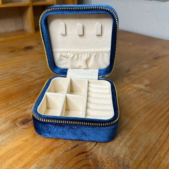 Velvet Travel Jewelry Box in Royal Blue – NWOT, Compact & Stylish - Picture 1 of 4